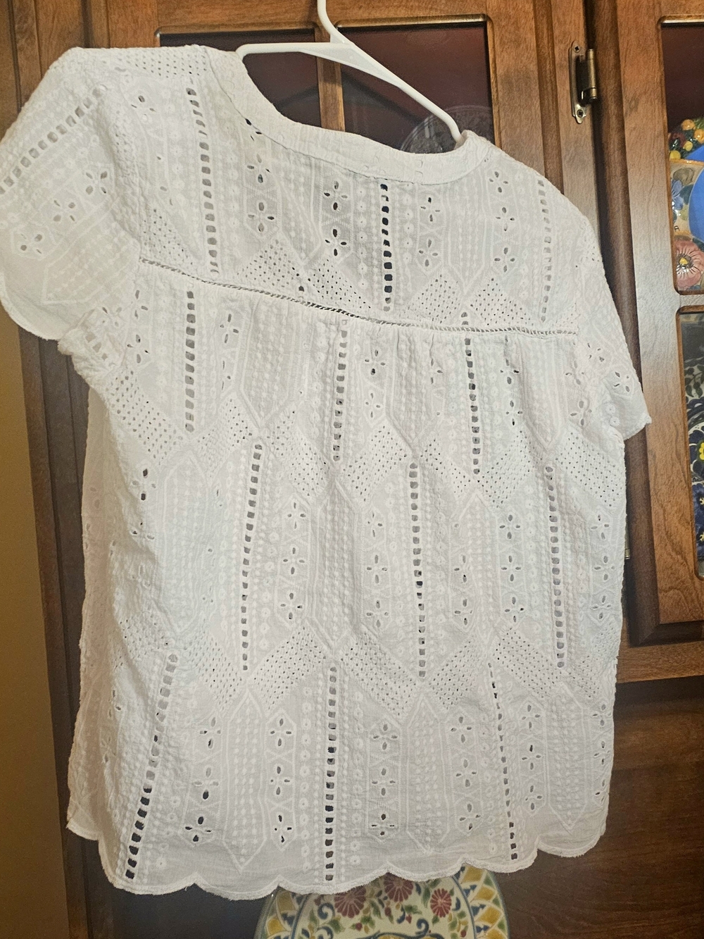 Vinyard Vines White Eyelet Tassel V-Neck Women's Top - Picture 2 of 8